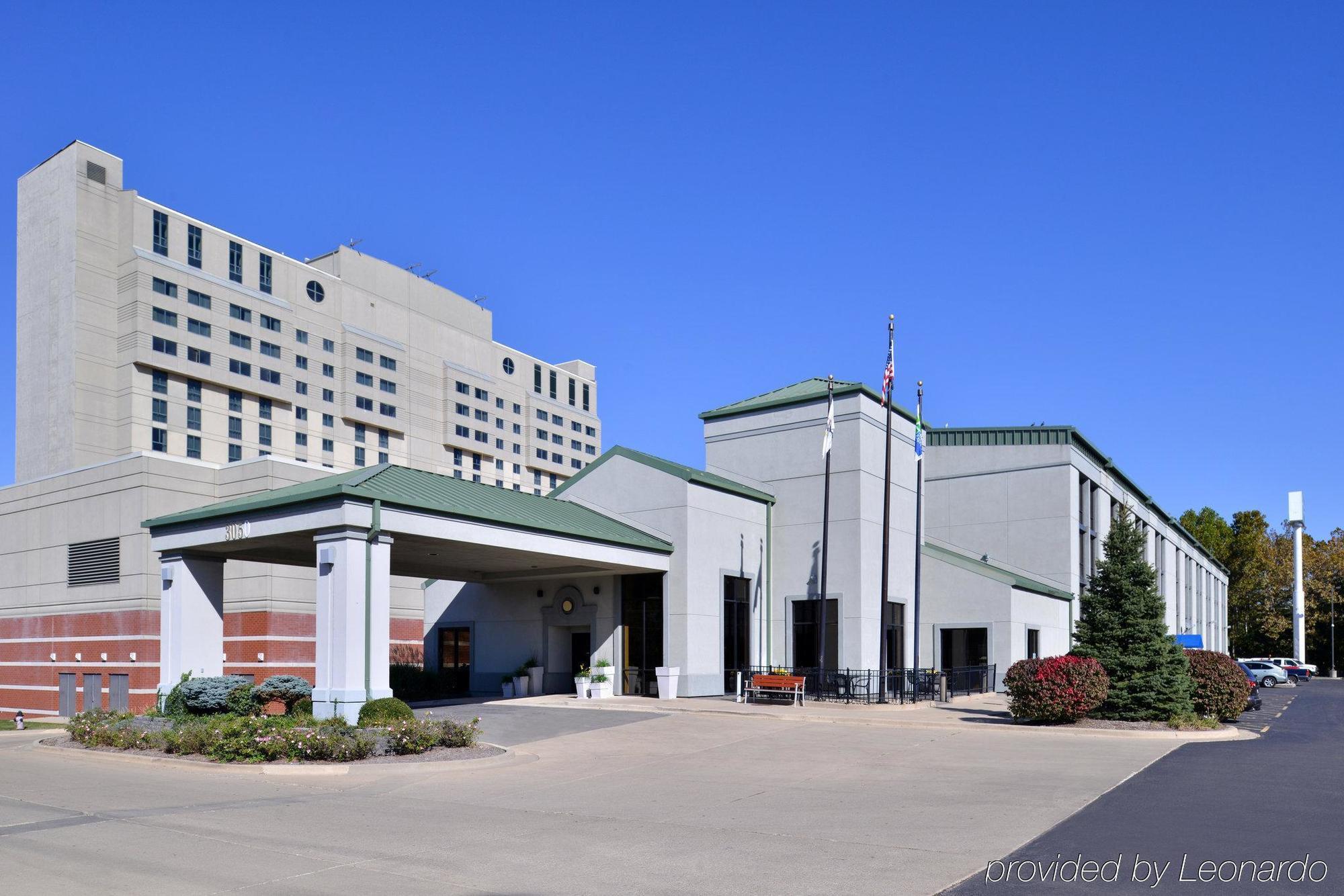 Holiday Inn Express & Suites Springfield By Ihg Exterior foto