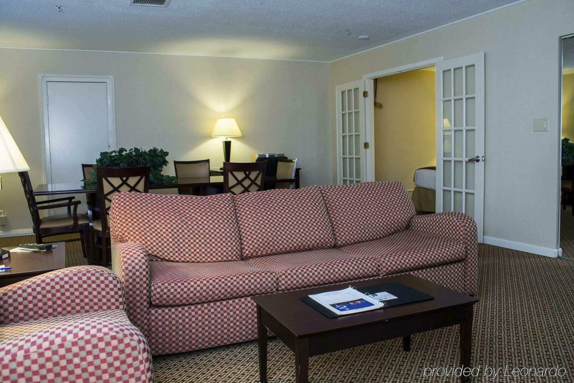 Holiday Inn Express & Suites Springfield By Ihg Exterior foto